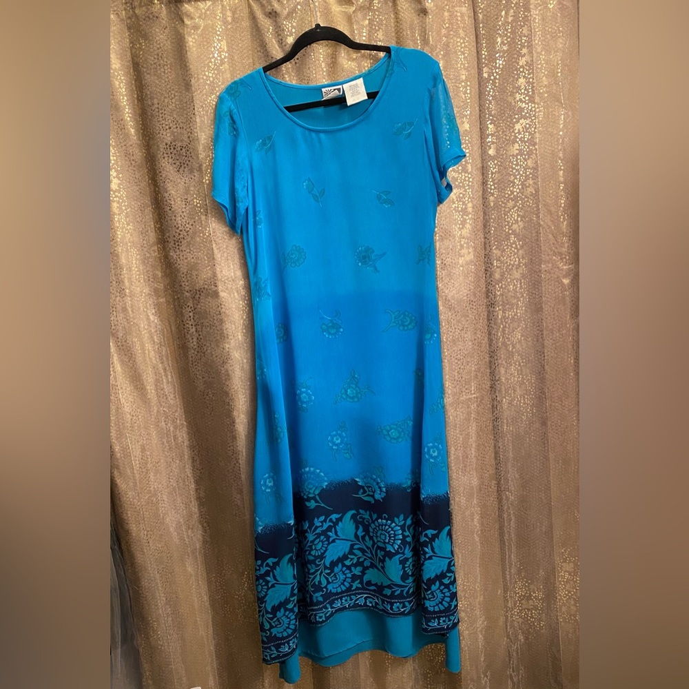 🌴🍹🌺💒🚢🦜Gorgeous, silky, blue, side-slit dress.
